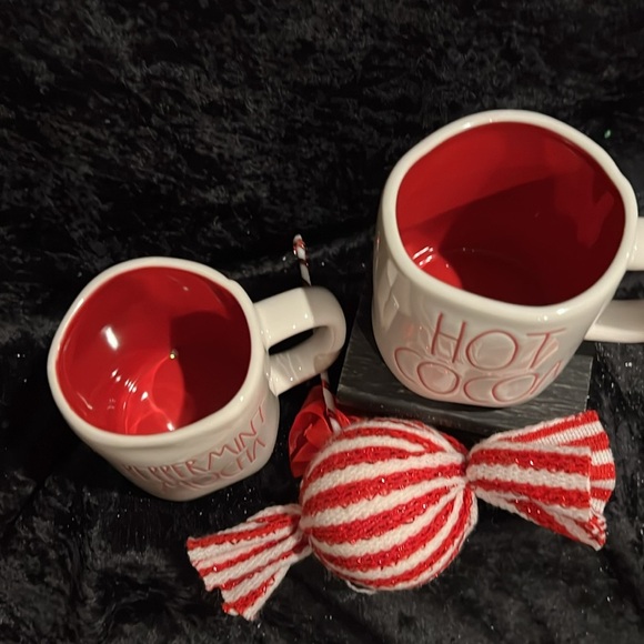 ⭐️BOGO FREE⭐️ NWOT Rae Dunn Holiday Mugs - Picture 3 of 4